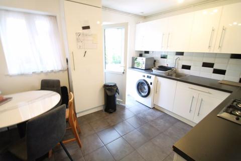 2 bedroom semi-detached house to rent, Nicholas Gardens, High Wycombe HP13