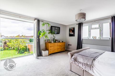 4 bedroom chalet for sale, Maldon Road, Tiptree