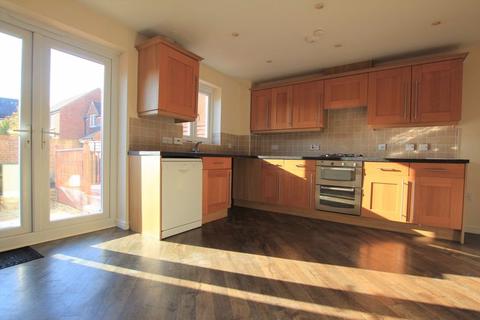 4 bedroom townhouse to rent, Gamecock Close, Gloucester GL3