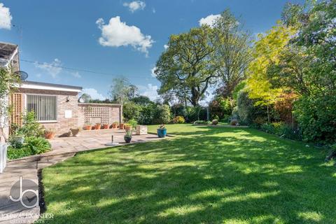 4 bedroom detached bungalow for sale, Chapel Road, Stanway