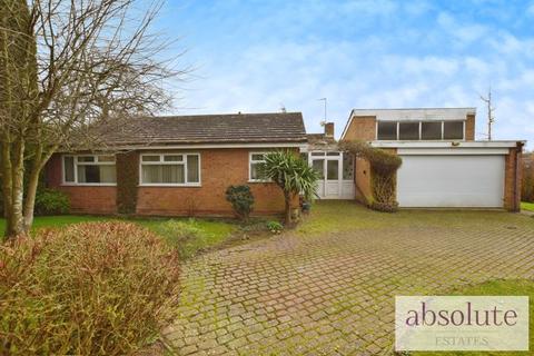 3 bedroom bungalow for sale, The Bury, Pavenham Village, Bedfordshire