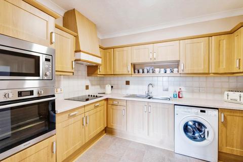 2 bedroom flat for sale, Fernlea Avenue, Ferndown BH22