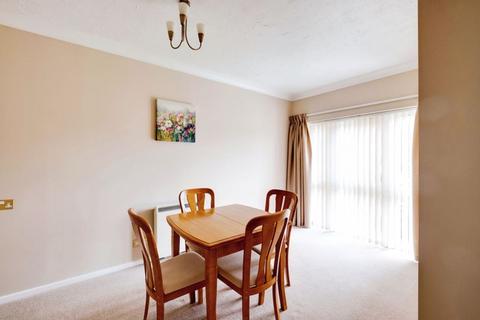 2 bedroom flat for sale, Fernlea Avenue, Ferndown BH22