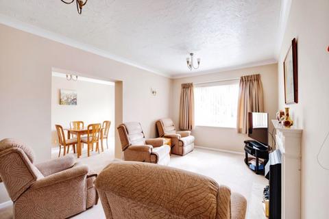 2 bedroom flat for sale, Fernlea Avenue, Ferndown BH22