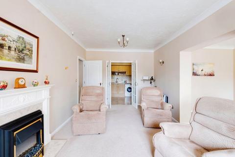 2 bedroom flat for sale, Fernlea Avenue, Ferndown BH22