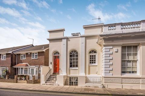 3 bedroom character property for sale, St. Thomas's Street, Old Portsmouth