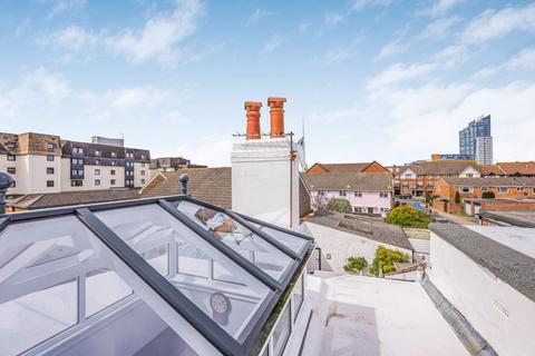 3 bedroom character property for sale, St. Thomas's Street, Old Portsmouth