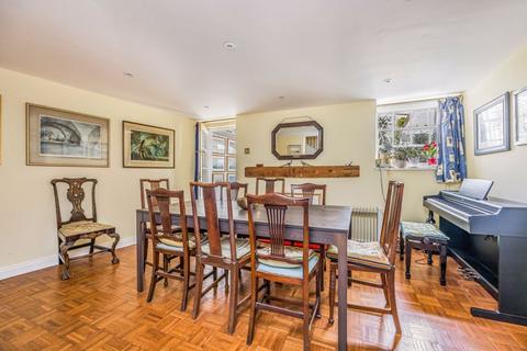 3 bedroom character property for sale, St. Thomas's Street, Old Portsmouth