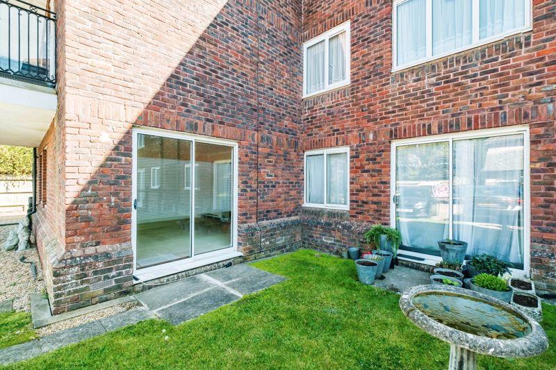 Sea Lane, Rustington BN16 2 bed flat for sale £125,000