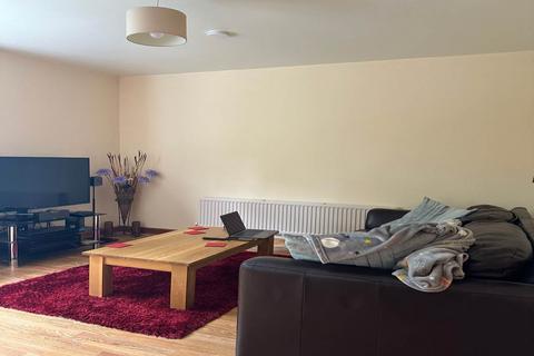 2 bedroom flat to rent, Wellington Crescent, Shipley,