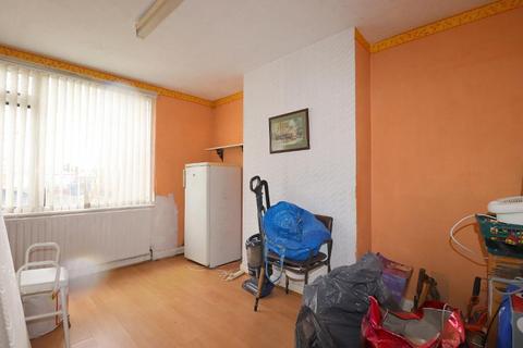 3 bedroom end of terrace house for sale, Runley Road, Dallow Road Area, Luton, Bedfordshire, LU1 1UA