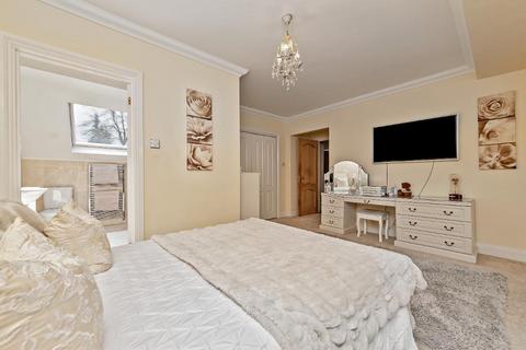 5 bedroom detached house for sale, Manor Road, Barton le clay, Bedfordshire, MK45 4NU