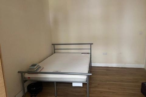 1 bedroom end of terrace house to rent, Mornington Crescent, Hounslow