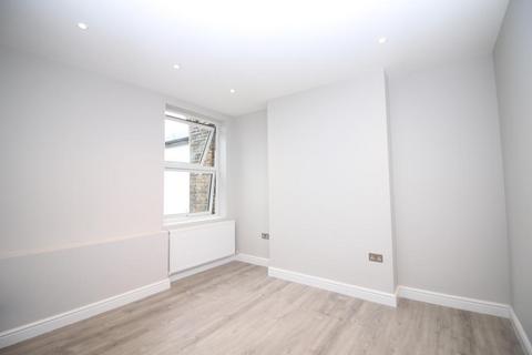 3 bedroom flat to rent, High Street, Southend on Sea, Essex, SS1 1LL