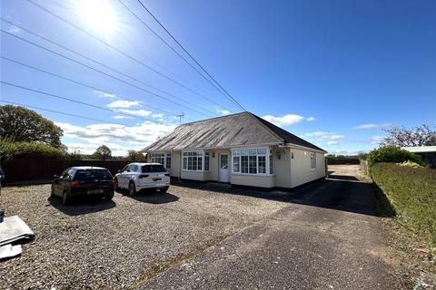 4 bedroom bungalow to rent, Honiton Road, Cullompton, Devon, EX15