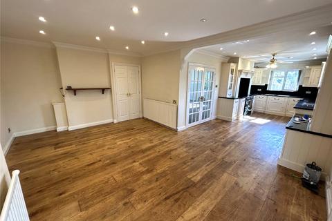 4 bedroom bungalow to rent, Honiton Road, Cullompton, Devon, EX15