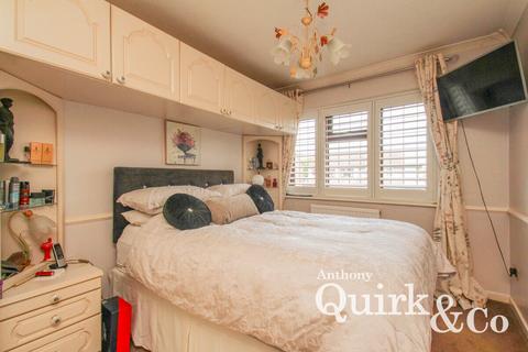 14 Robinson Close, Hornchurch, RM12 5AR