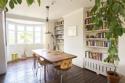 5b Sharon Gardens, London, E9 7RX