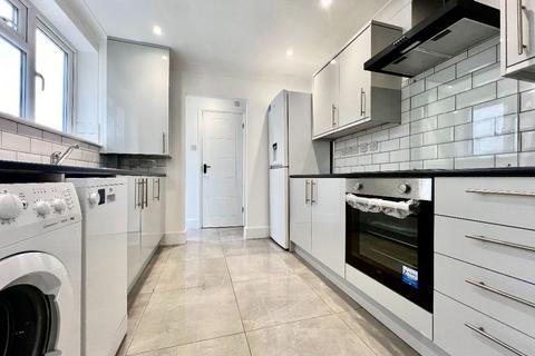3 bedroom semi-detached house to rent, Davidson Road, Croydon