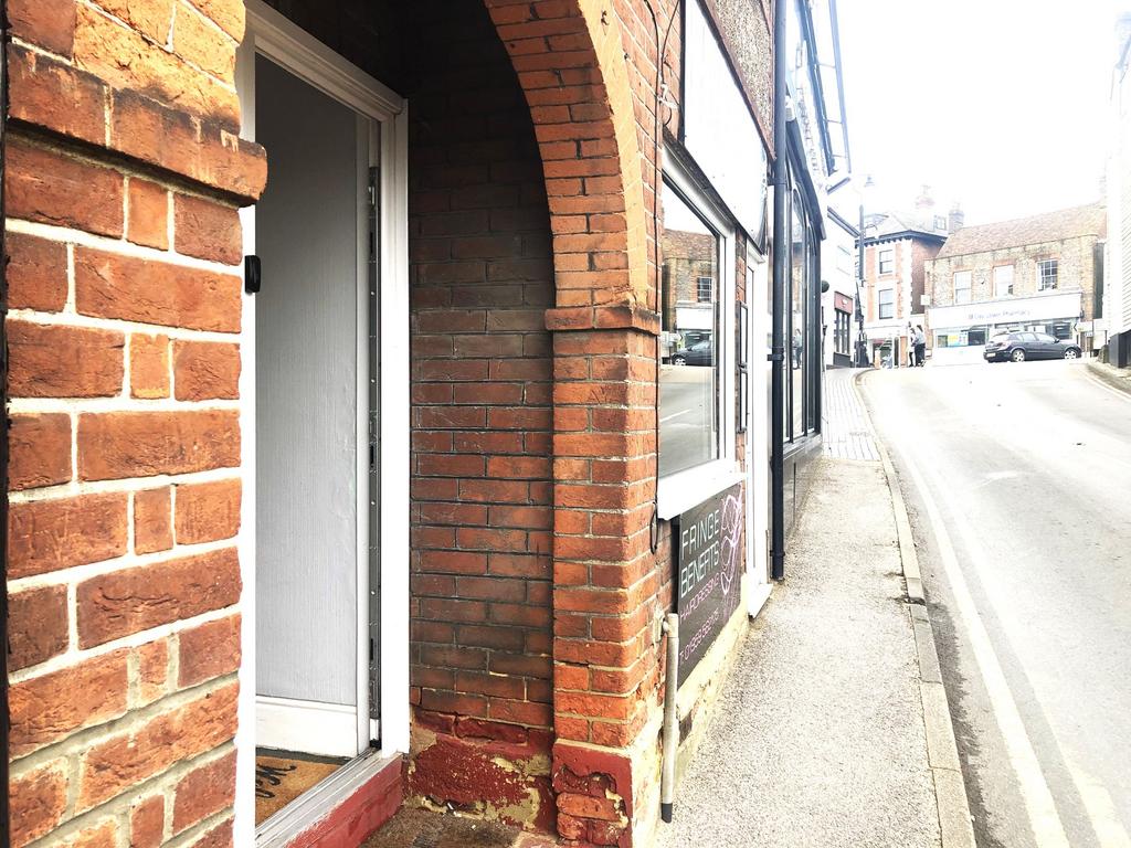 a London Road, Westerham 1 bed flat to rent £1,100 pcm (£254 pw)