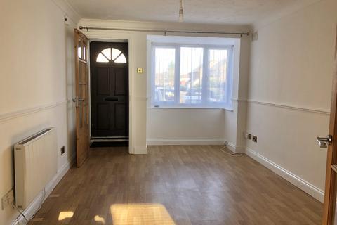 2 bedroom ground floor maisonette to rent, Hollybush Way, Cheshunt EN7