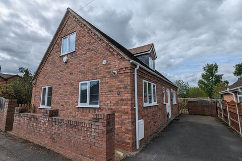 2 bedroom detached house to rent, The Drive, Worcester WR3