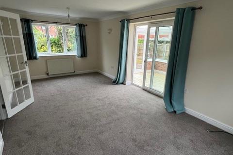 2 bedroom detached house to rent, The Drive, Worcester WR3