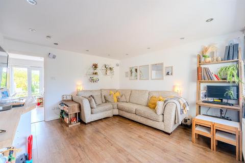 19 Barn Close, Seaford, BN25 3EW