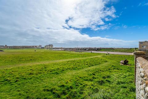5 Beach Close, Seaford, BN25 2PJ