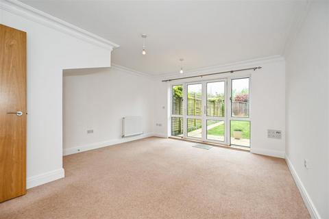 2 bedroom house to rent, Lillywhite Road, Westhampnett