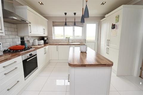 4 bedroom detached house for sale, Main Road, Gilberdyke, Brough
