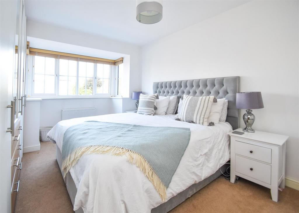 4 The Limes - Bedroom 1 (2).jpg