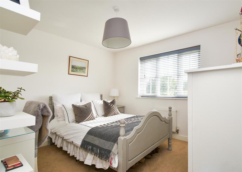 4 The Limes - Bedroom 2.jpg