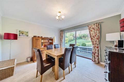 4 bedroom detached house for sale, Kingswood Close, Merrow