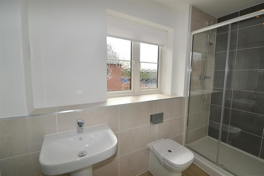 Ensuite shower room.jpg