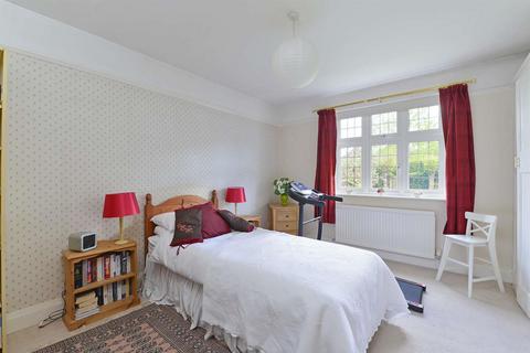 11 Mountside, Guildford, GU2 4JD