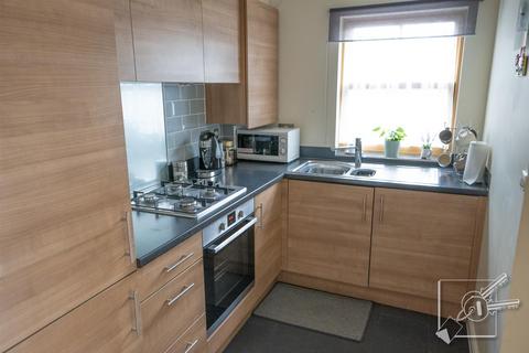 2 bedroom ground floor flat for sale, Coopers Road, Northfleet, Gravesend