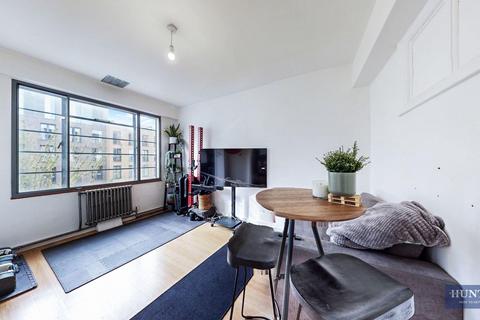 1 bedroom flat for sale, Camden Road, London