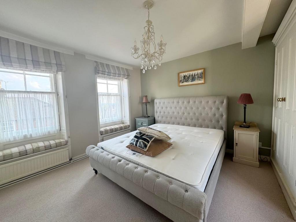 Bed1.jpg