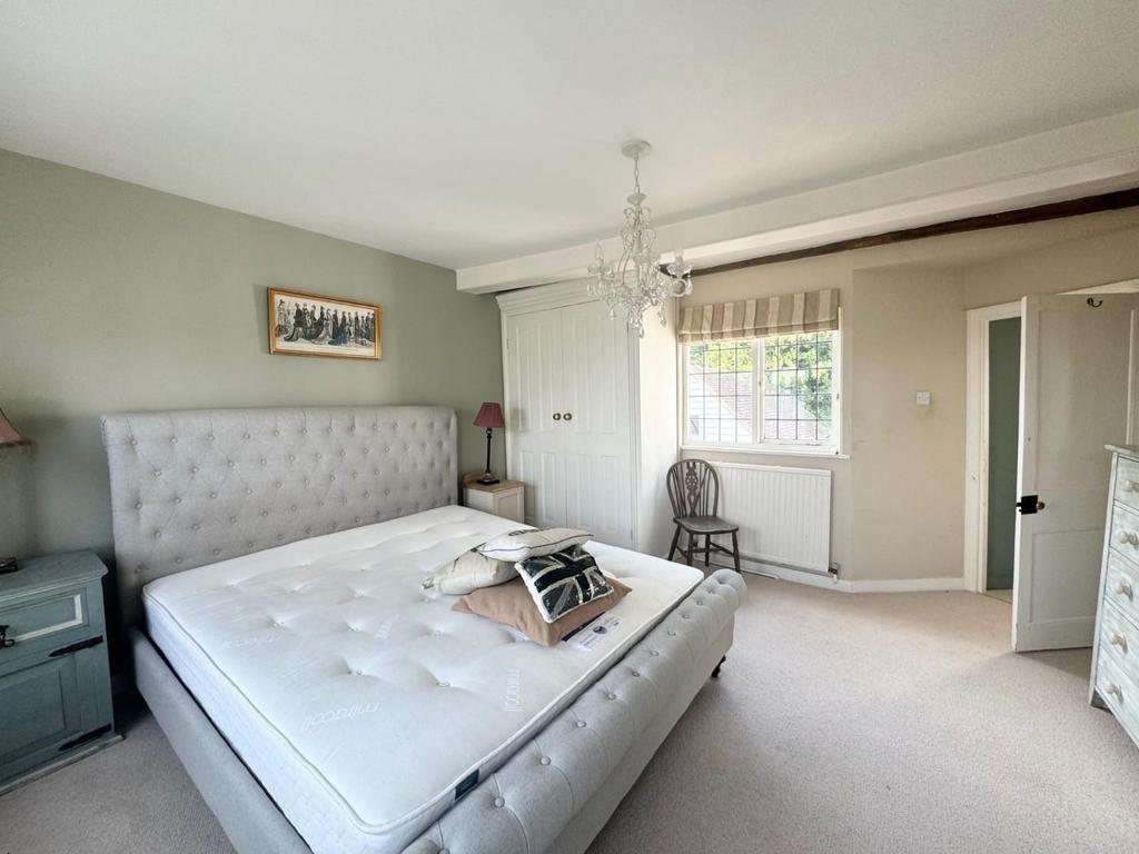 Bed1a.jpg