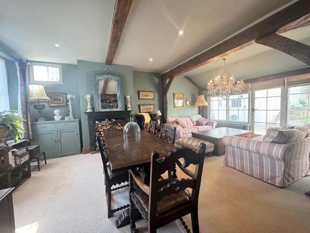 Dining and sitting.jpg