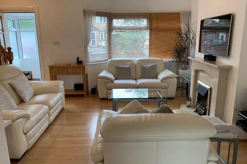 3 bedroom semi-detached house to rent, Beverley Road, Ruislip HA4