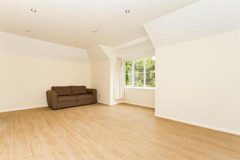 Studio to rent, Colwyn Green, Snowdon Drive, Colindale