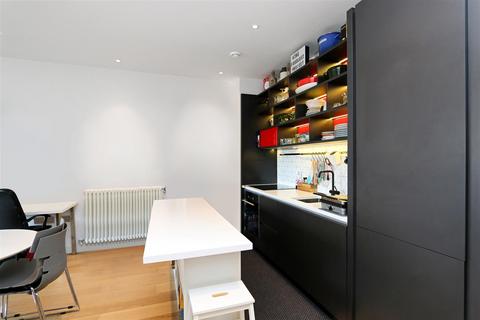 1 bedroom apartment to rent, 46 Botanic Square, London
