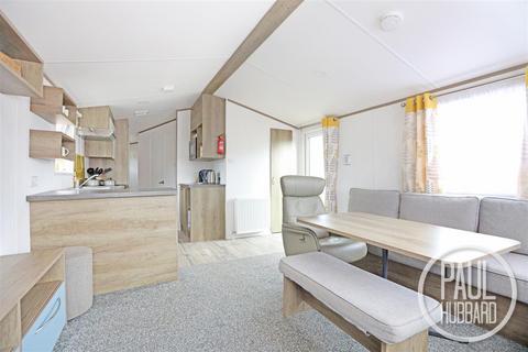 2 bedroom mobile home for sale, Broadland Sands, Corton, NR32