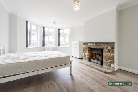 3 bedroom flat to rent, Cecil Road, Acton