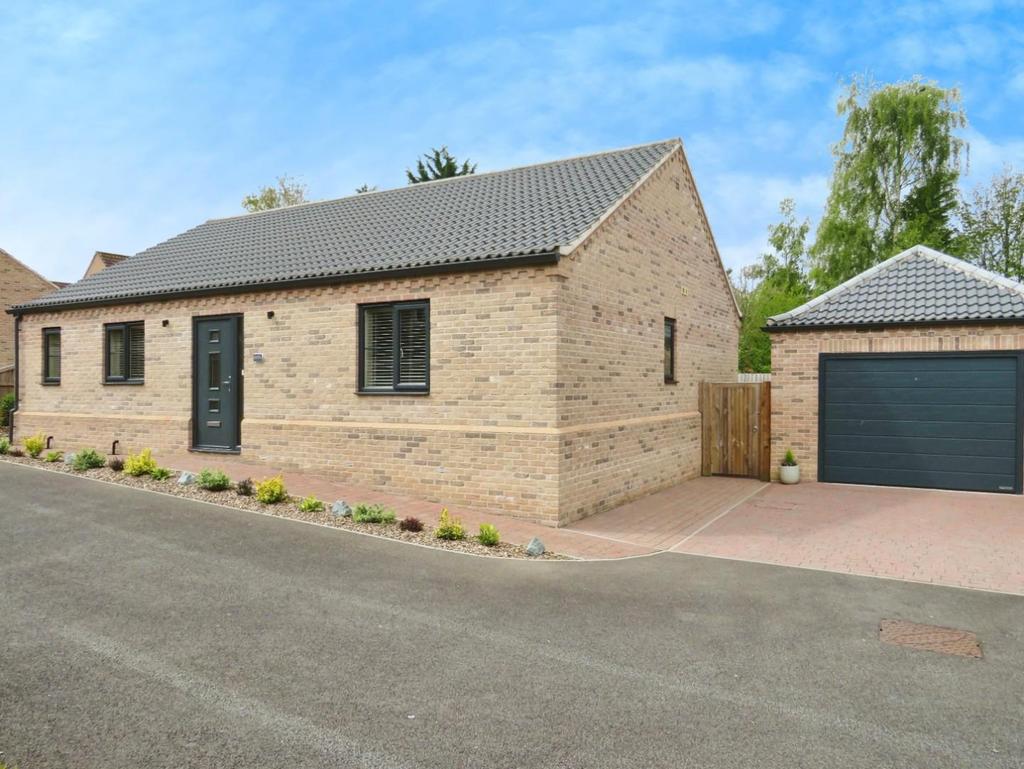 Thetford Road, Brandon IP27 3 bed detached bungalow for sale £335,000