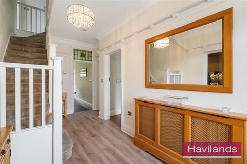 5 bedroom semi-detached house for sale, Woodland Way, London