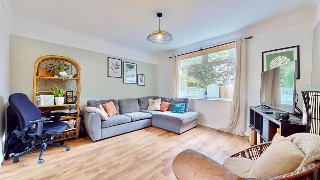 Lindisfarne Road, Dagenham, RM8 3 bed semidetached house £425,000