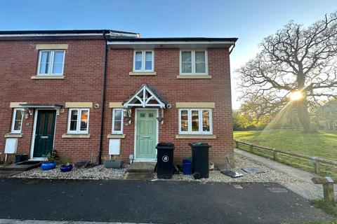 3 bedroom end of terrace house to rent, Massey Road, Tiverton EX16